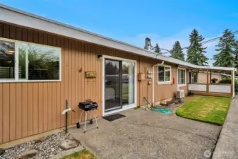 Side yard patio