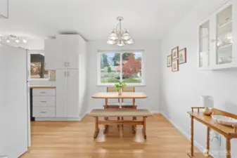 Open dining area to kitchen and living room