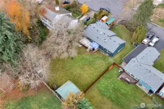 What a stunning oasis right in Puyallup on a dead end street!