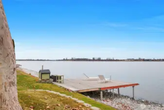 Outdoor spaces designed to fully enjoy the lake lifestyle