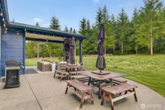 Outdoor dining options