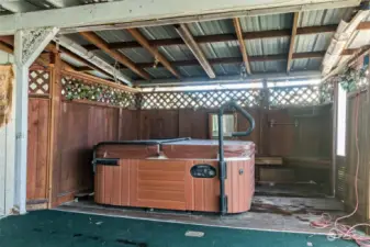 Covered hot tub (unknown operational status)