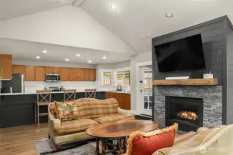 Need an extra place to hang out & entertain? This is a great spot!
