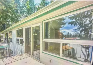Front of home w/ 1 spot and extra free spots near