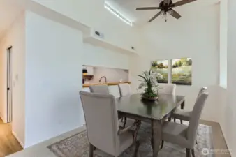 Dining room with ceiling fan