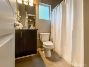 Bathroom 2 with tub