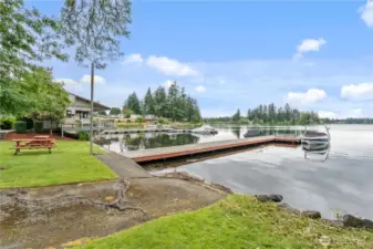 Enjoy community amenities like a boat launch, 2 docks for moorage and a clubhouse over the water!
