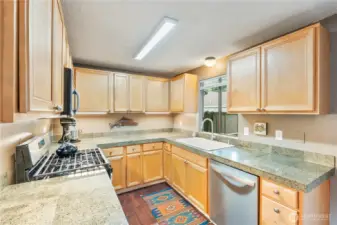 Plenty of cabinets and counter space in this very practical kitchen!