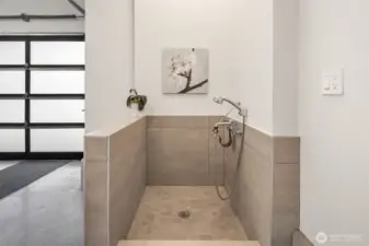 Doggy wash station! How cute is that!?