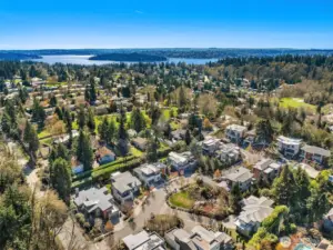 North-end Mercer Island living at its best!