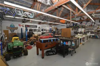 Interior Shop 2
