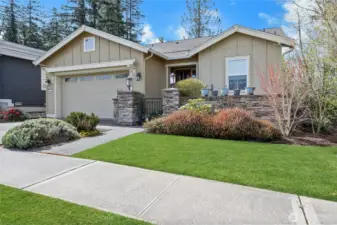 HOA Maintains Front Yard