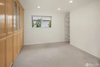 Possible office? Maybe another bedroom?