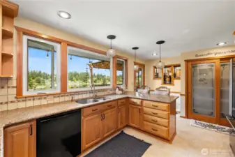 Enjoy Cooking With Lake Views!