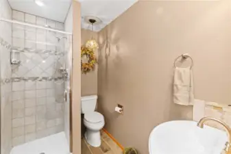 Primary En-Suite