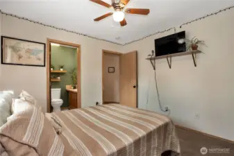 primary suite with attached bath