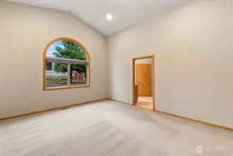 Very spacious primary bedroom with en-suite bath and large walk in closet