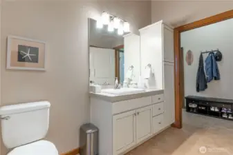 White cabinetry in the second bahroom.