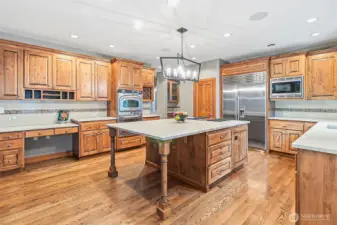 This kitchen can easily accommodate multiple chefs.