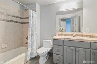 Junior suite full bath.