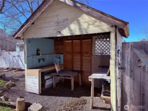 Garden tool shed to keep all your tools easily accessible.