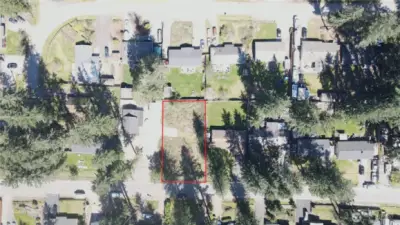 Fantastic Riverbend vacant lot—an excellent opportunity to build, with lot lines shown as approximate.