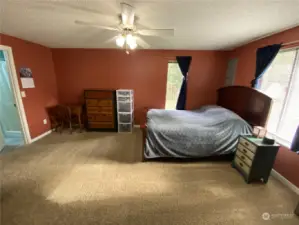 Large primary suite with walking closet and private bathroom.