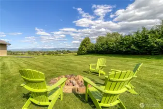 Seat area around firepit