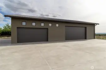 Detached garage