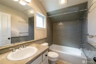 Ensuite full bath