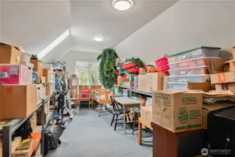 And this is not JUST for every Christmas lover's dream .... but it is a great dream!  Good sized bonus room (still over the garage) with ample lighting and 2 Skylights!