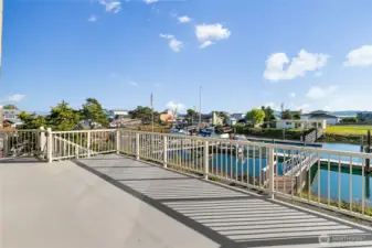 Perfect for entertaining or just relaxing and watching the boats go by.