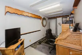 office / Bonus room