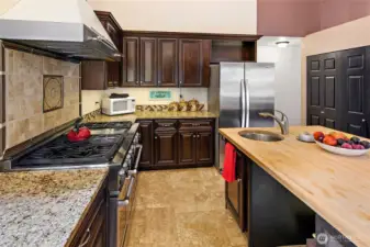 6-burner Jenn-Air range with double ovens