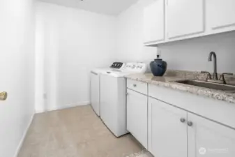 Laundry Room with GE Washer & Dryer