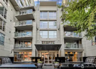 Positioned at the perfect intersection of Belltown’s energy and the tranquil beauty of the waterfront.