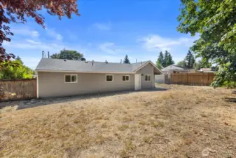 Huge Backyard fully fenced!