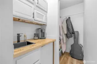 Kitchenett in Main Level Suite.