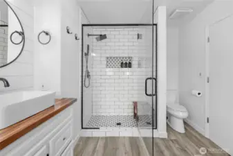 Stylish Walk in Shower