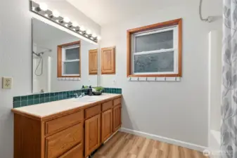 Upper full bathroom with storage closet