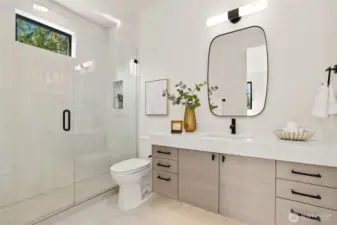Private En-Suite Bath with Second Bedroom