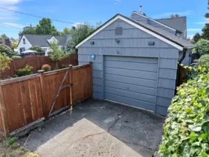 Oversize one car garage