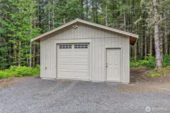 20x30 Shop | Insulated | 220 amp | Cement Floors