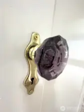 I love the leaded glass door knobs throughout. Bonus!