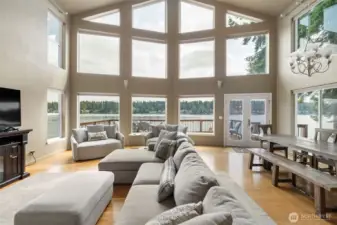 Wall of windows designed to take advantage of the views!