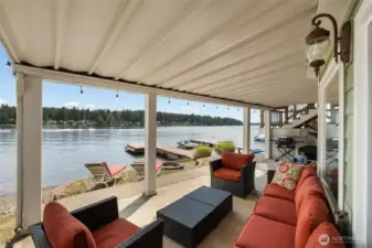 I'd dare say, you can enjoy this outdoor area year round.