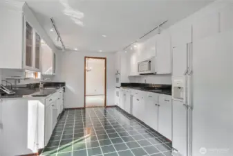Large Kitchen with Plenty of Cabinet Space