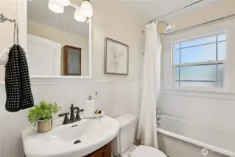 Full bathroom main floor