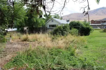 Looking onto 326 W Gibson's back yard