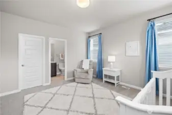Attached En-suite & Walk-in Closet